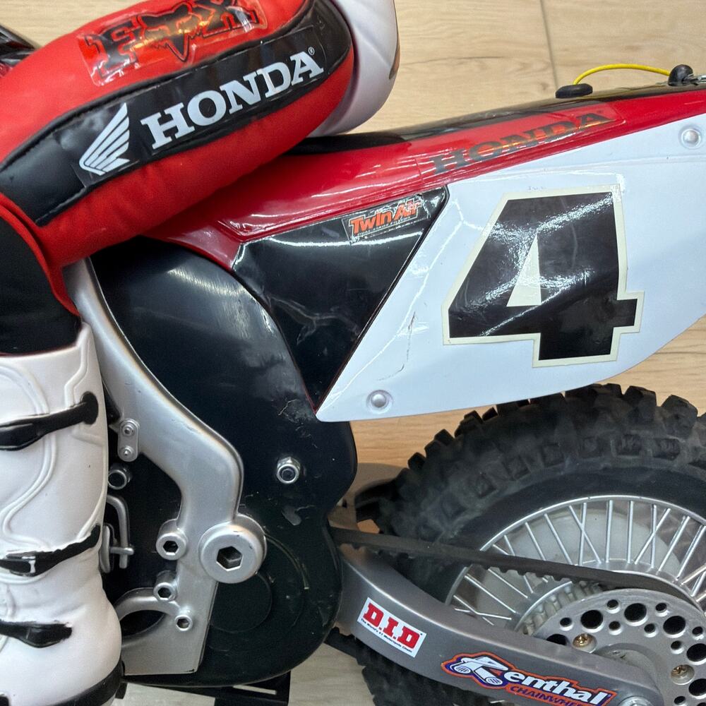 Vintage RadioShack Ricky Carmichael 1/4 Scale R/C Dirt Bike Honda Untested - Picture 4 of 17